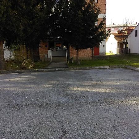 Studio Apartman Zdral Daruvar Extérieur photo